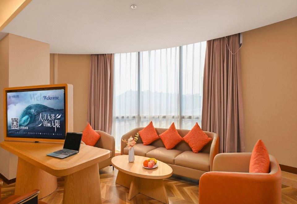 Vienna Hotel (Nanjing Hexi Golden Eagle Shop)Deluxe Suite (Elegant European Style + Smart Guest Control + Wireless Projection + Scenic Floor-to-Ceiling Windows)