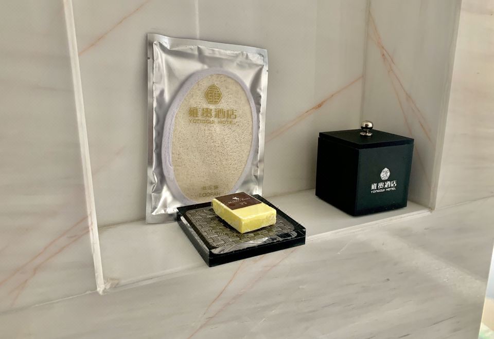 雍貴套房（大空間+特大床+紅木傢俱+會客區）