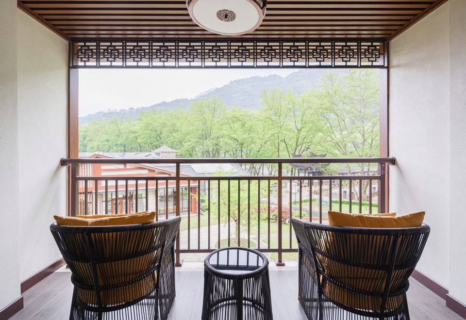 Mountain Fanjing Qixi Resort Grand Room - Double Occupancy, River-View (Floor Heating)