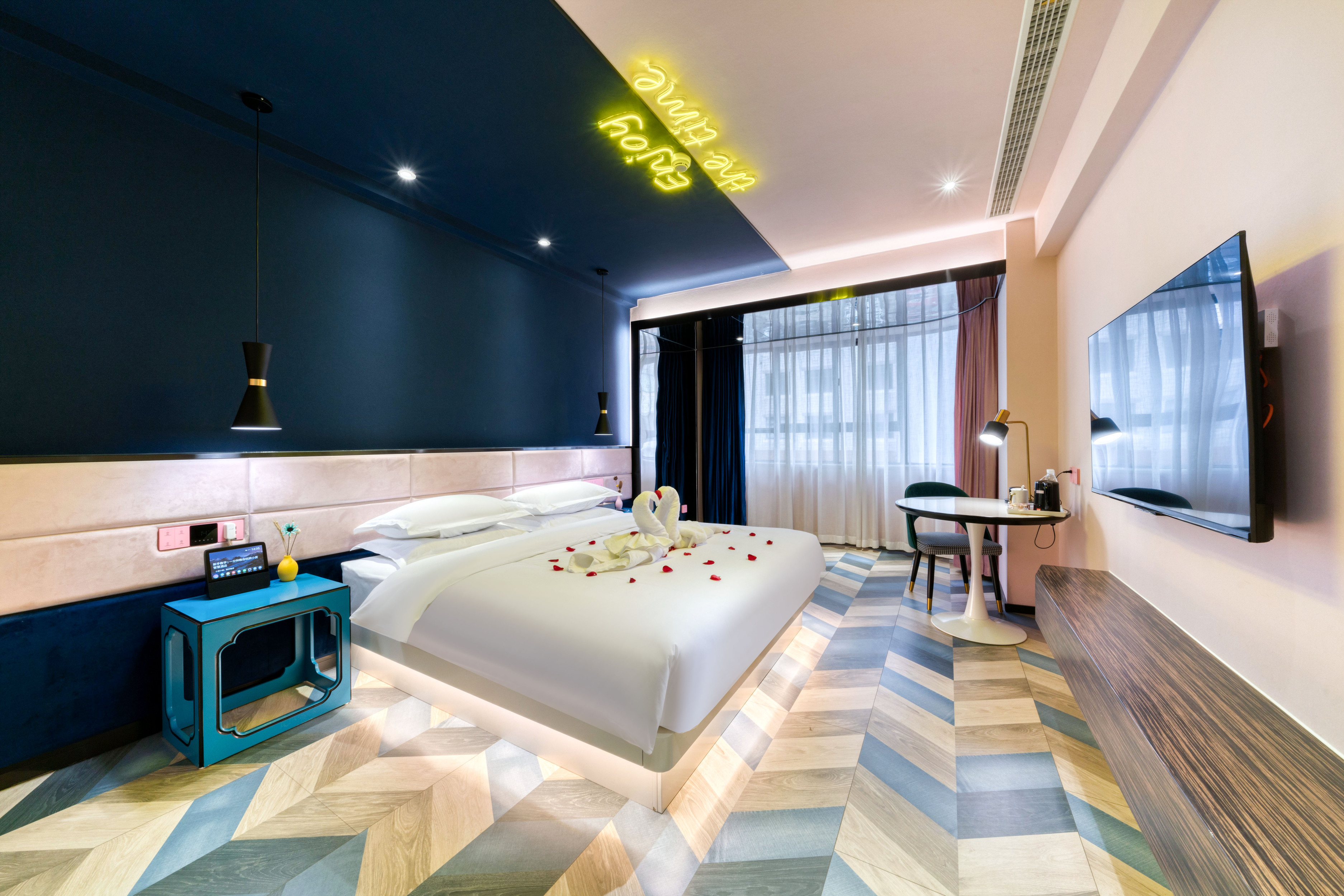 柔光情侶大床房（空調|智能客控）