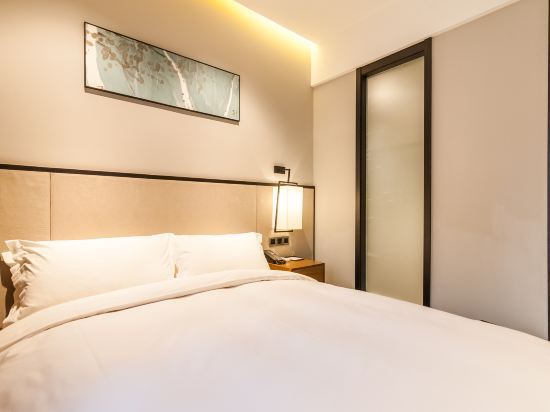 Jinshan International Hotel轻奢水床房