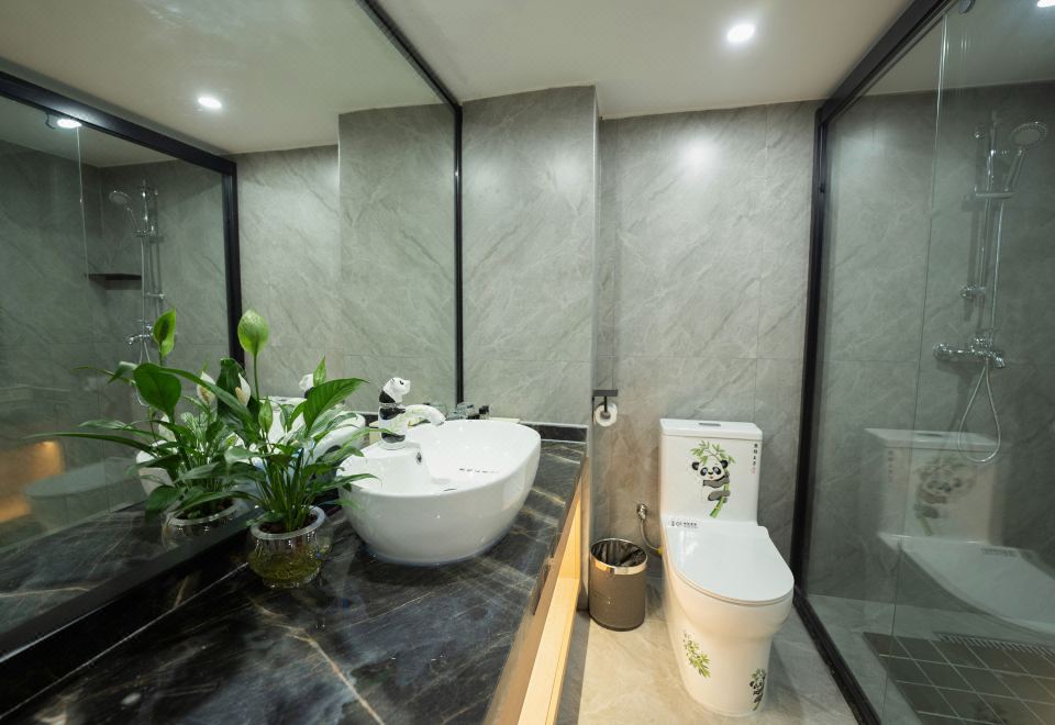 Panda Prince HotelGuanlan River-View Double Bed Room