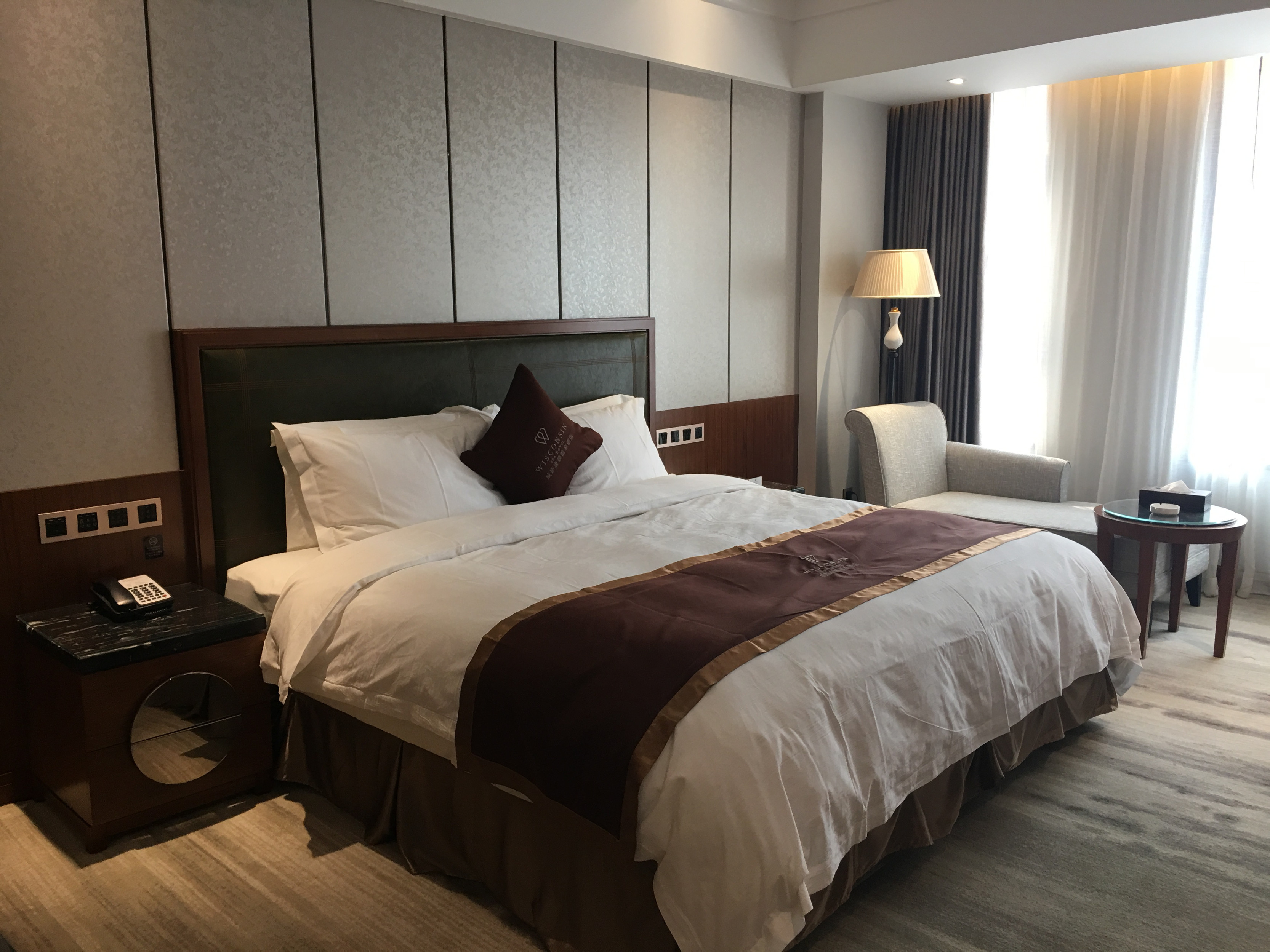 豪华大床房（超大房间+浴缸+智能马桶）