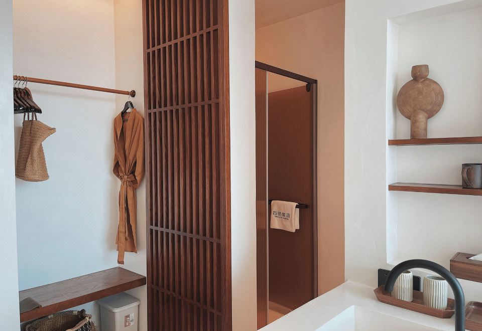 海灘?瀉湖陽臺大床房