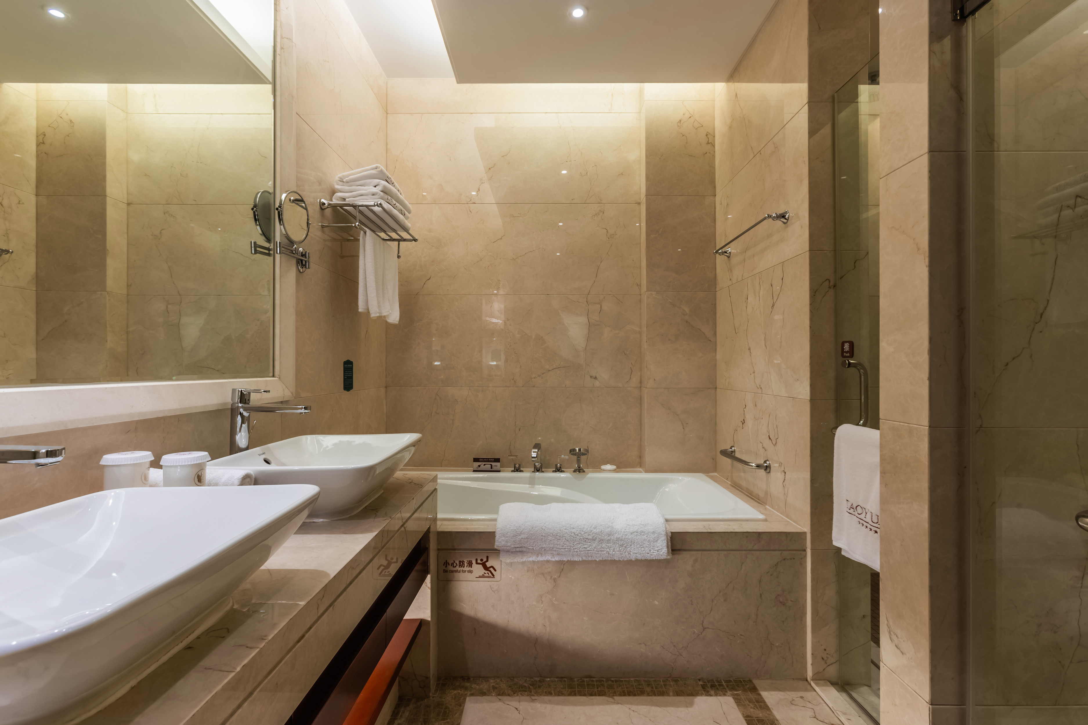 豪华行政大床房