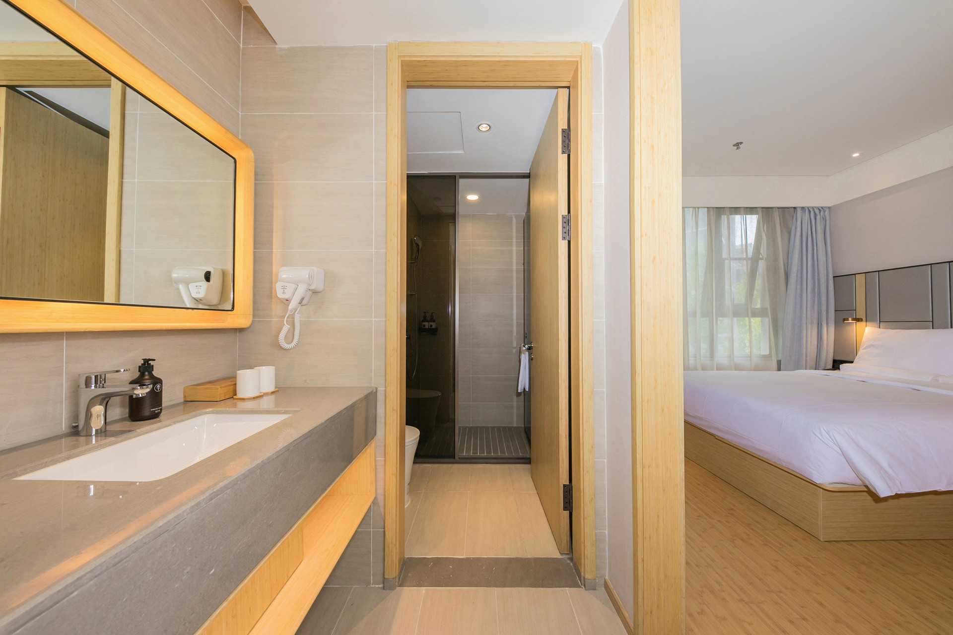 大床房（65寸投屏电视+记忆枕）