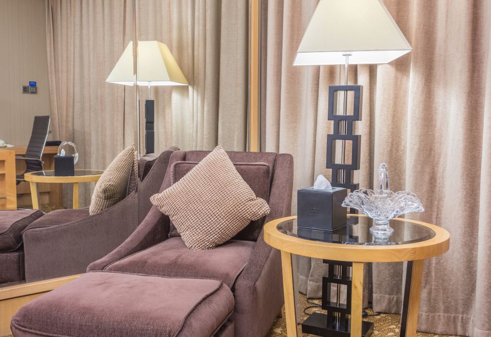 主楼豪华大床房