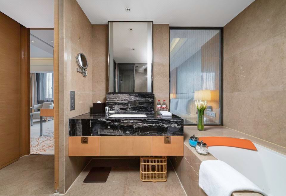 假日高級套房（帶起居室+行政樓層+可投屏）