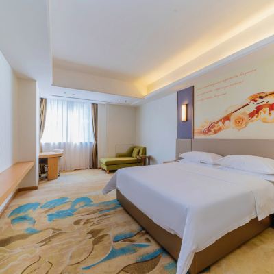 豪華大床房（城市夜景+休閑沙發） 維也納國際酒店（肇慶中心湖景店）優惠