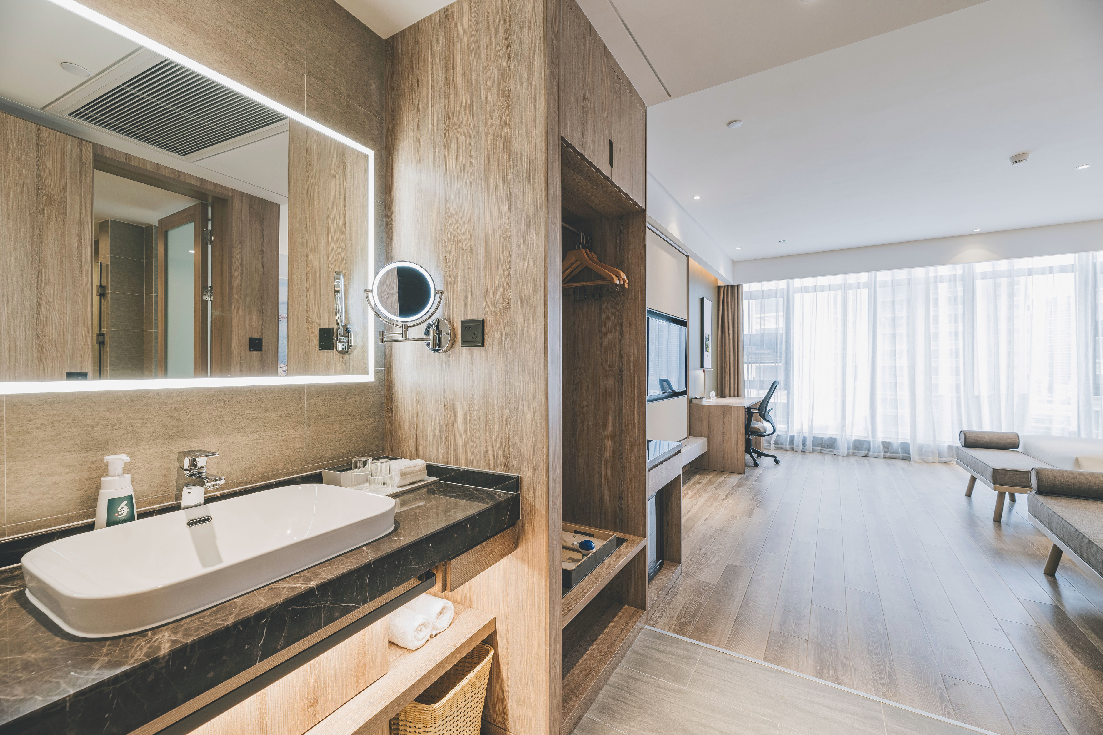 行政大床房（亚朵星球深睡床垫+深睡枕+mini吧小冰箱）