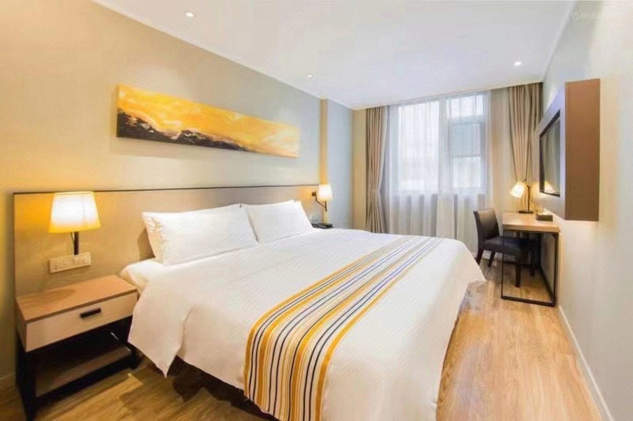 高级大床房（莱芬吹风机）