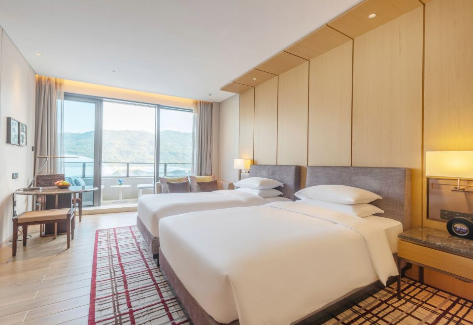 Hyatt Regency HengqinKaiyue Balcony Scenic Twin Room
