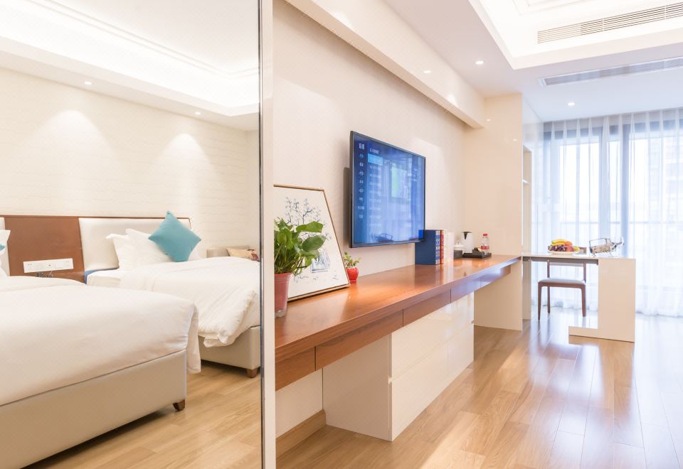 豪华双床房（乳胶床垫+阳台+晾衣杆+小冰箱）