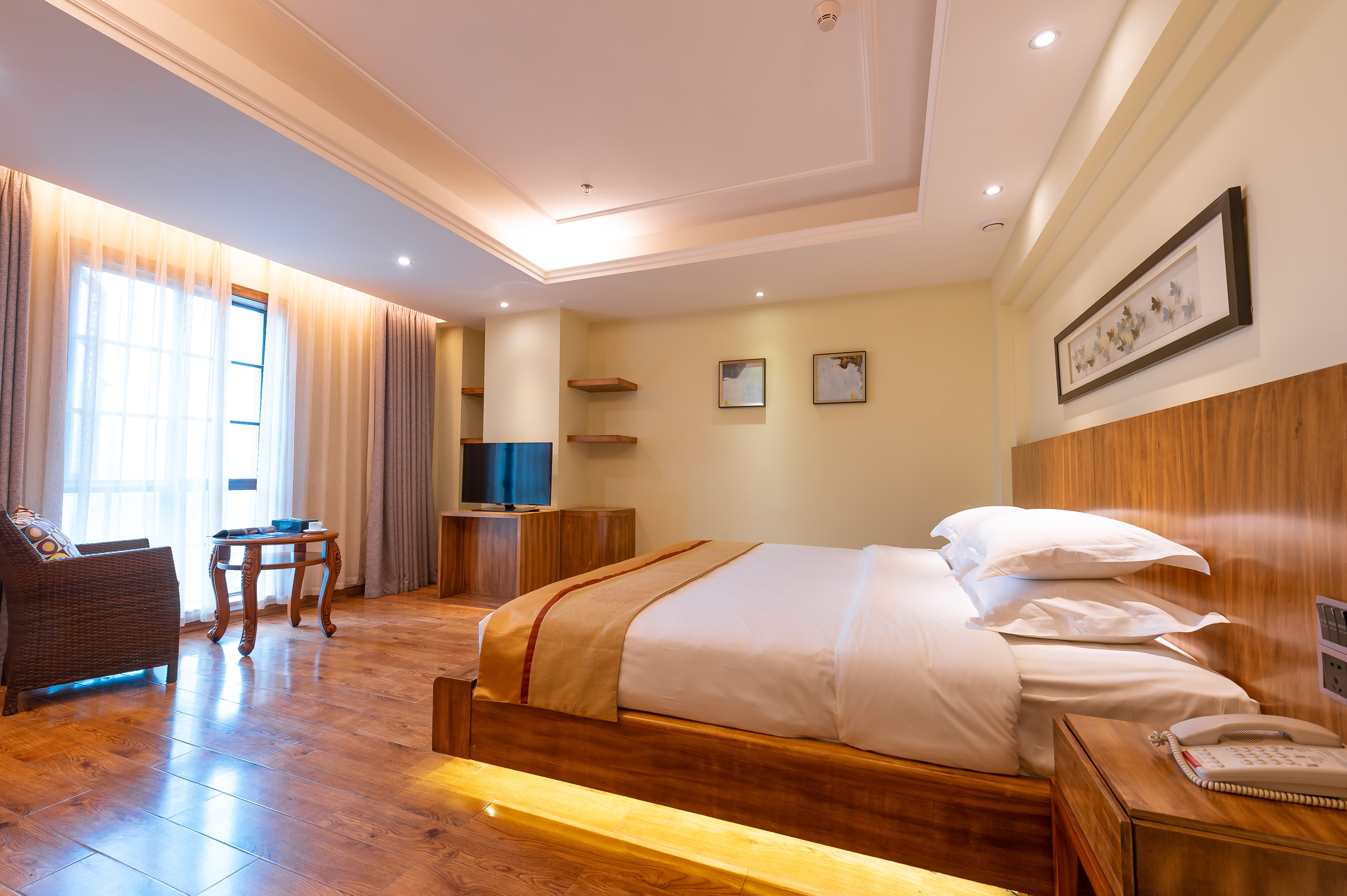 豪华河景大床房