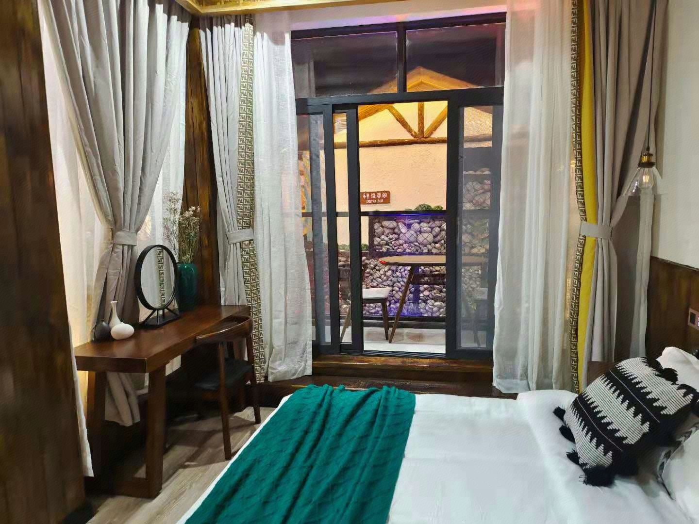 舒适阳光大床房（零压乳胶床垫+加湿器+公区自助洗衣房）