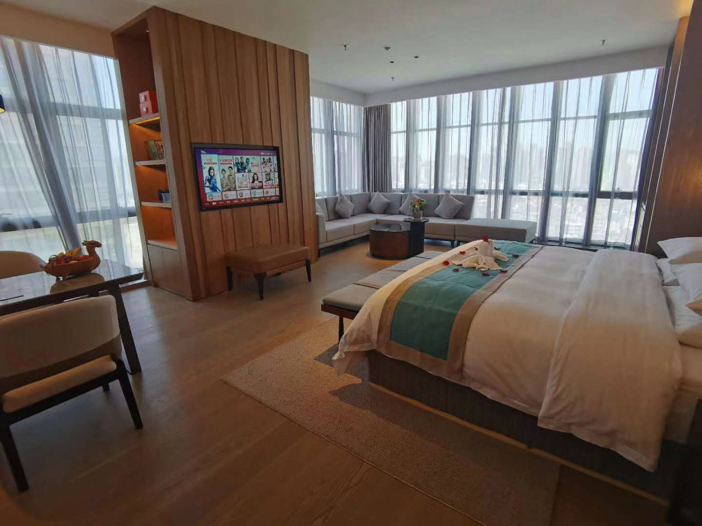 豪华行政大床房