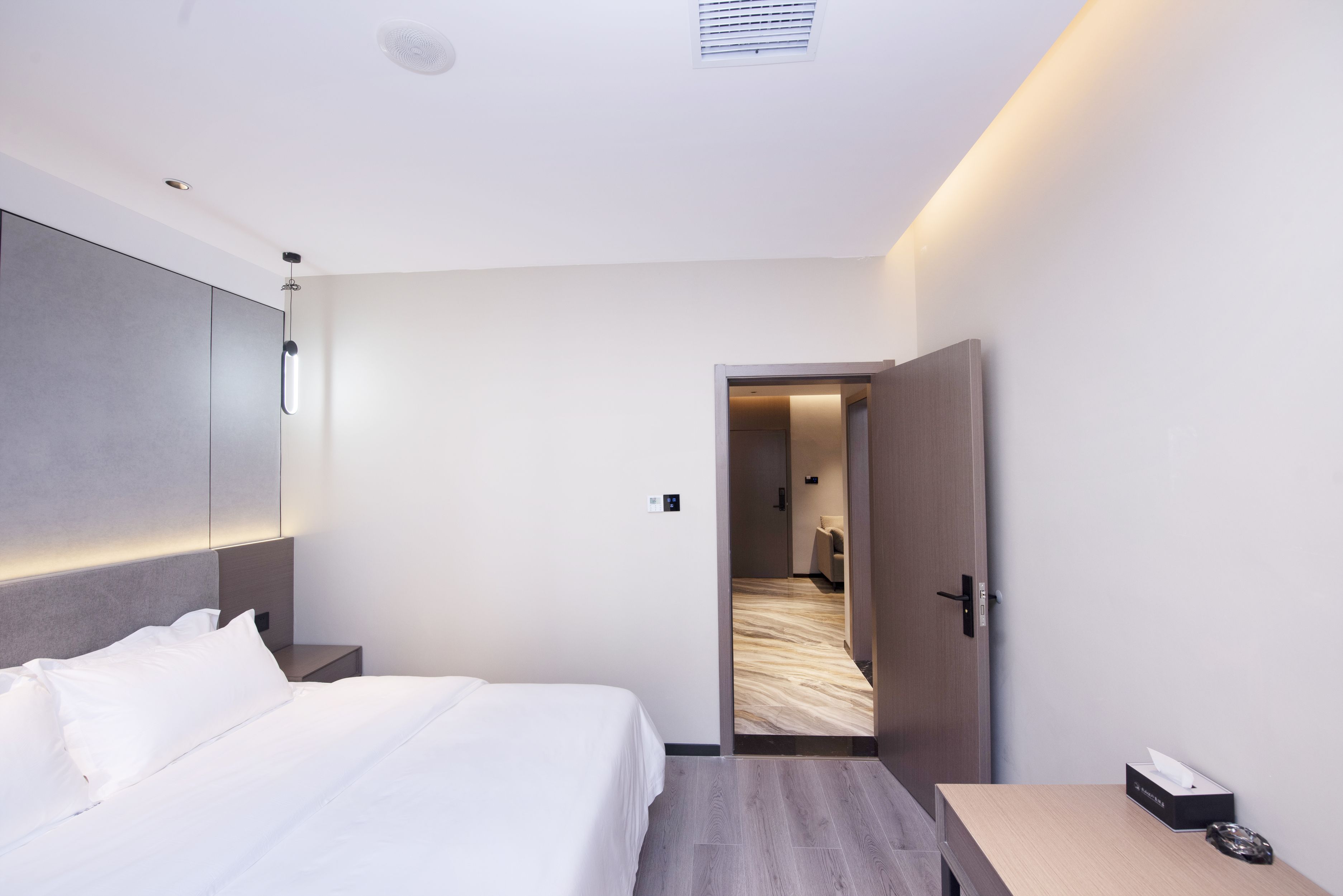 豪华套房（智能加湿器+品质床品+乾湿分离）