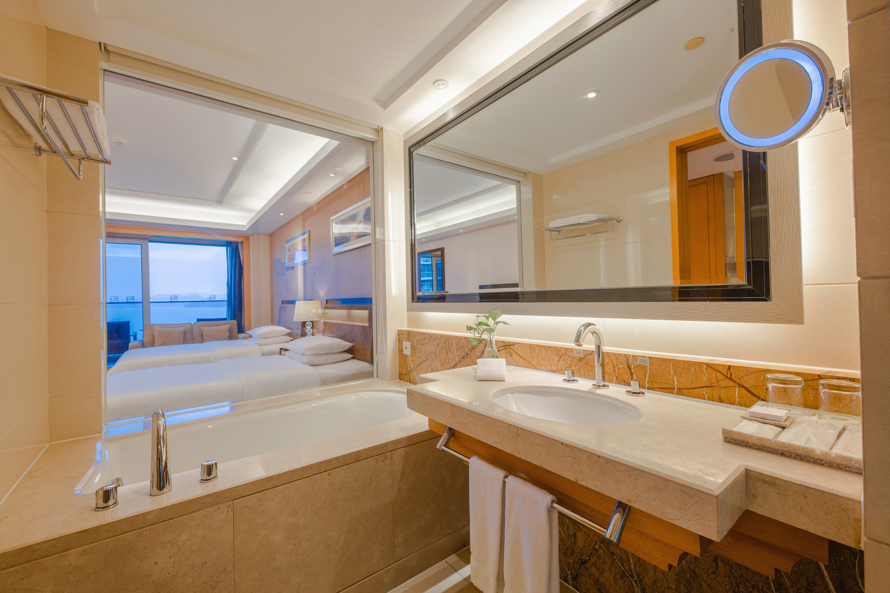 5号楼高级湖景双床房