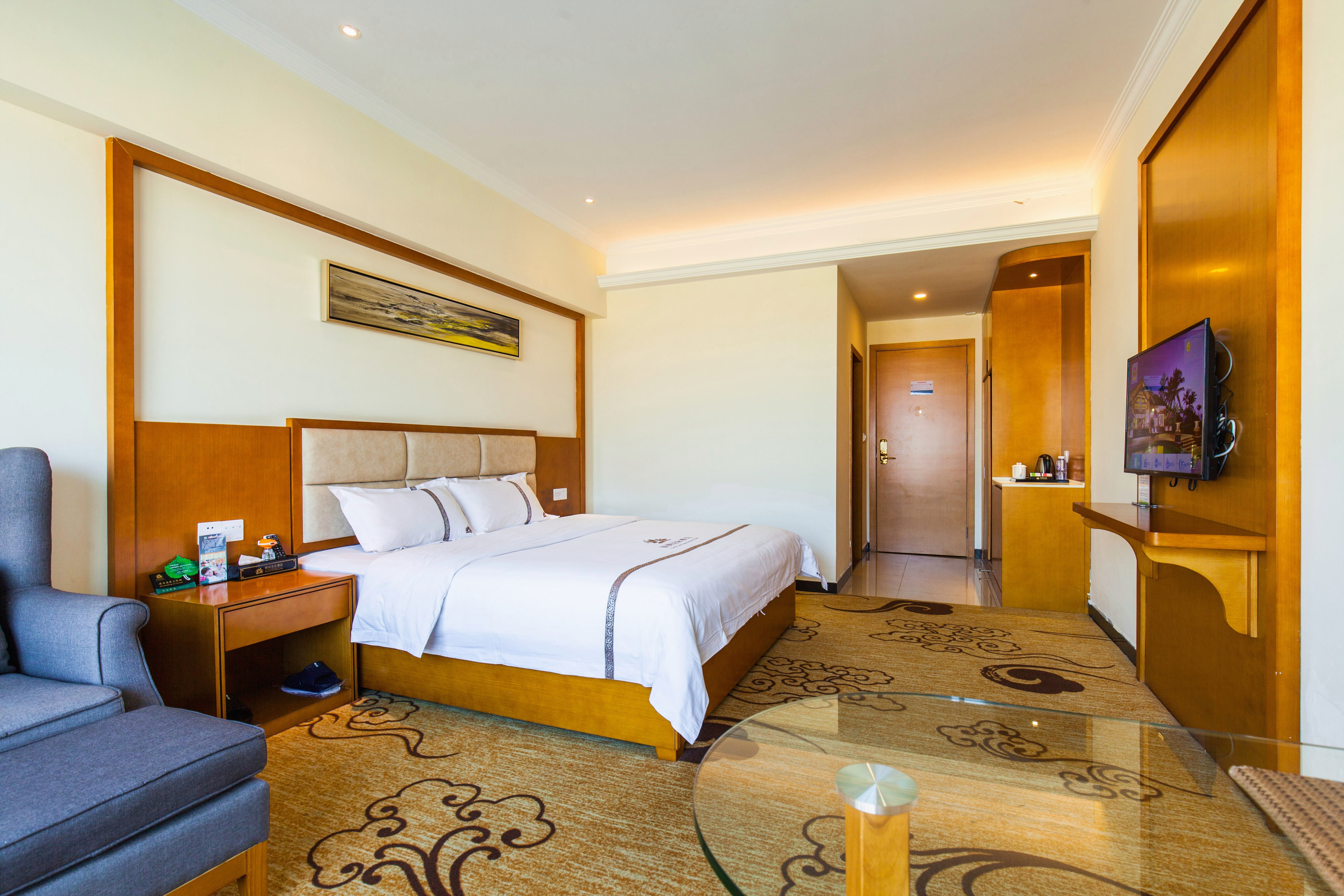 御湖豪华大床房【全景落地飘窗】【功夫茶具】