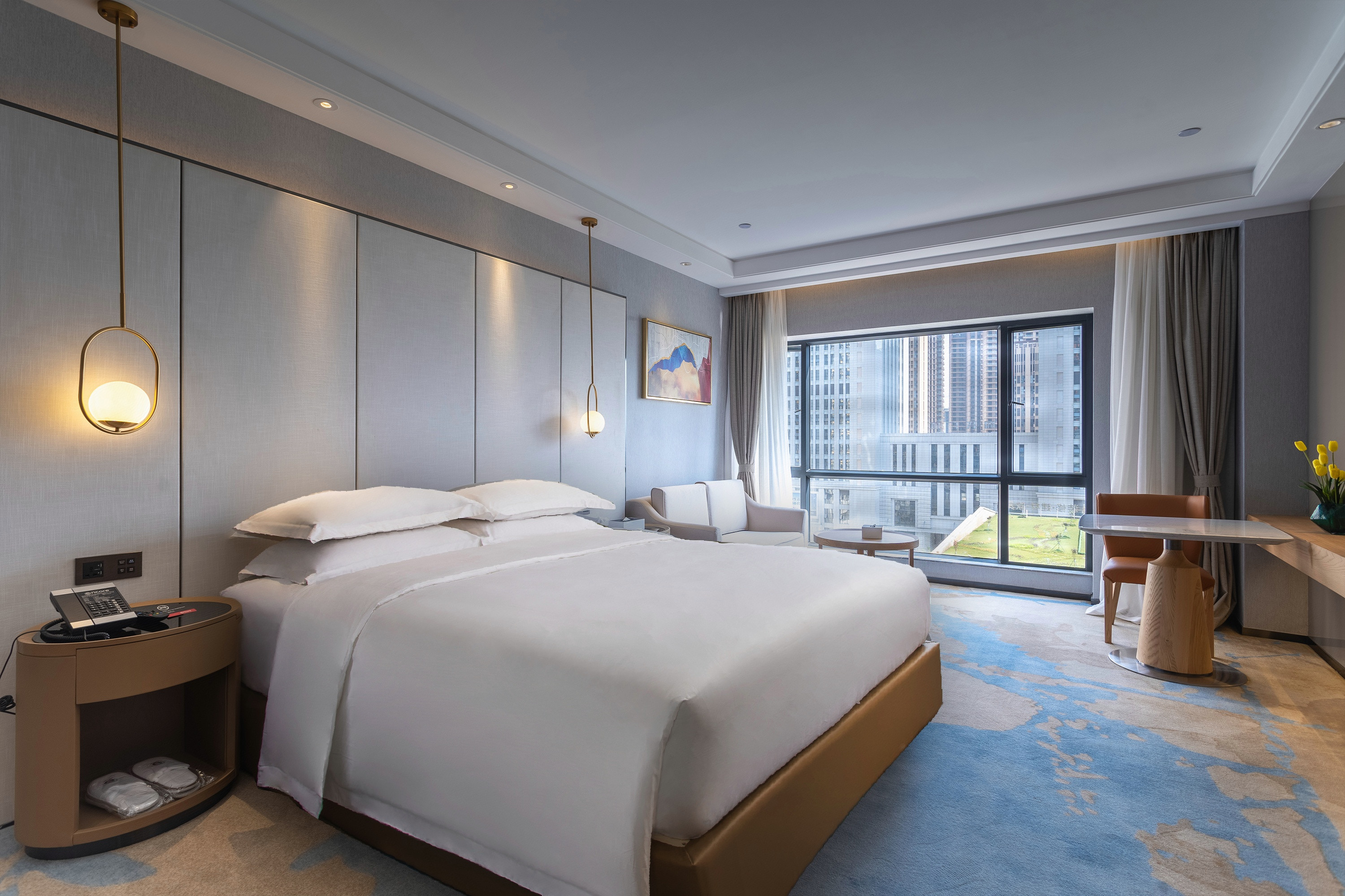 高级大床房|森林氧吧+零压床垫+全景落地窗