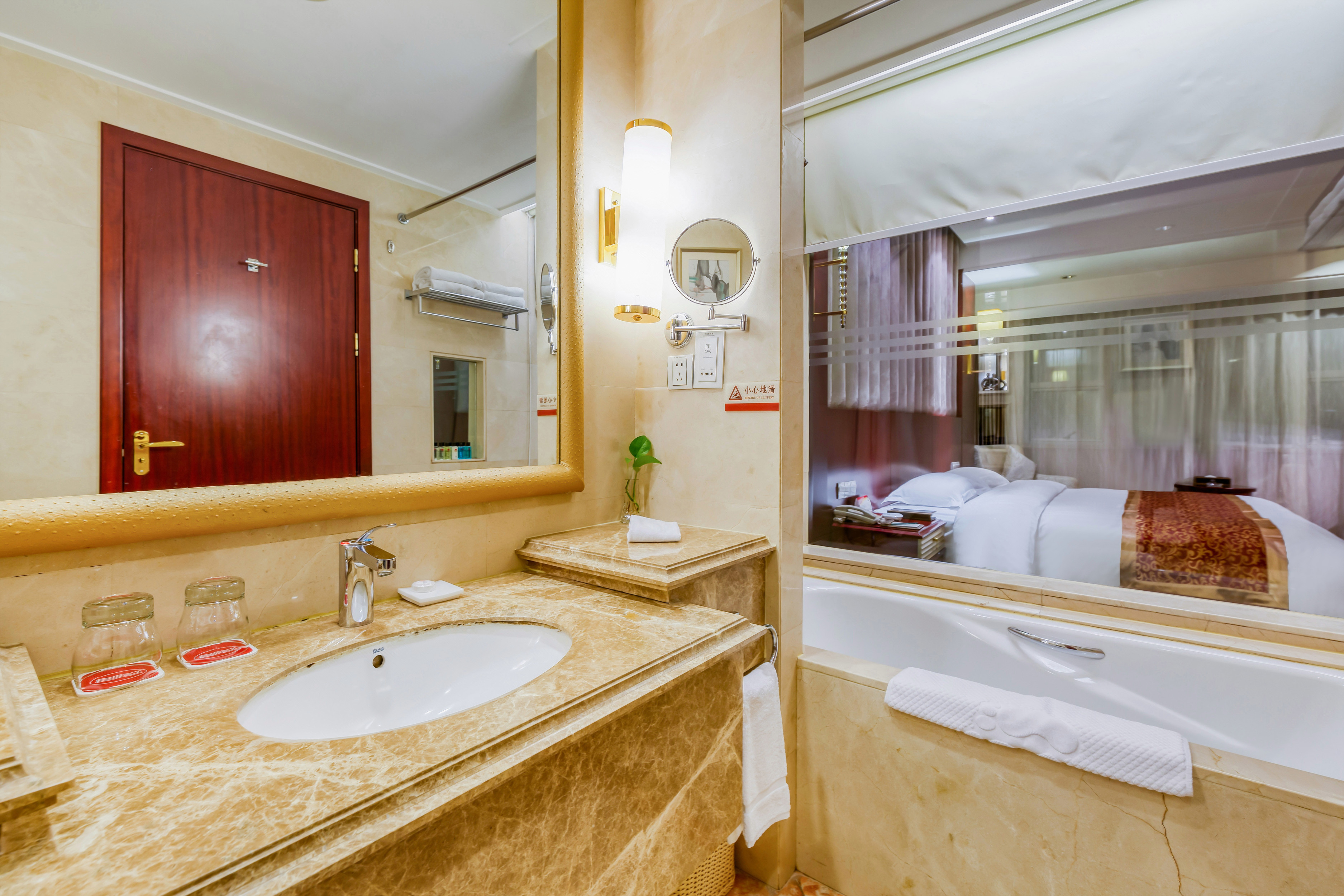 Changjiang International HotelDeluxe double bed room