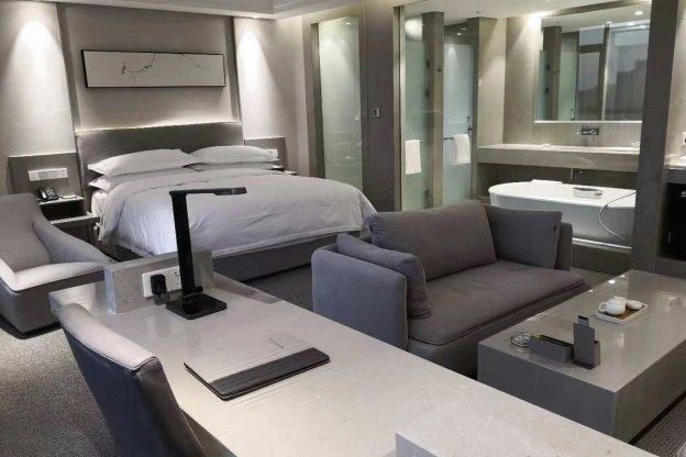 Sylvia Hotel豪华海景大床房（地暖）