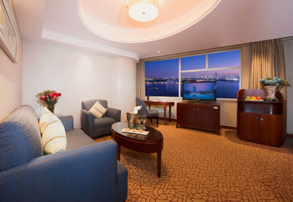 雅致湖景商务套房