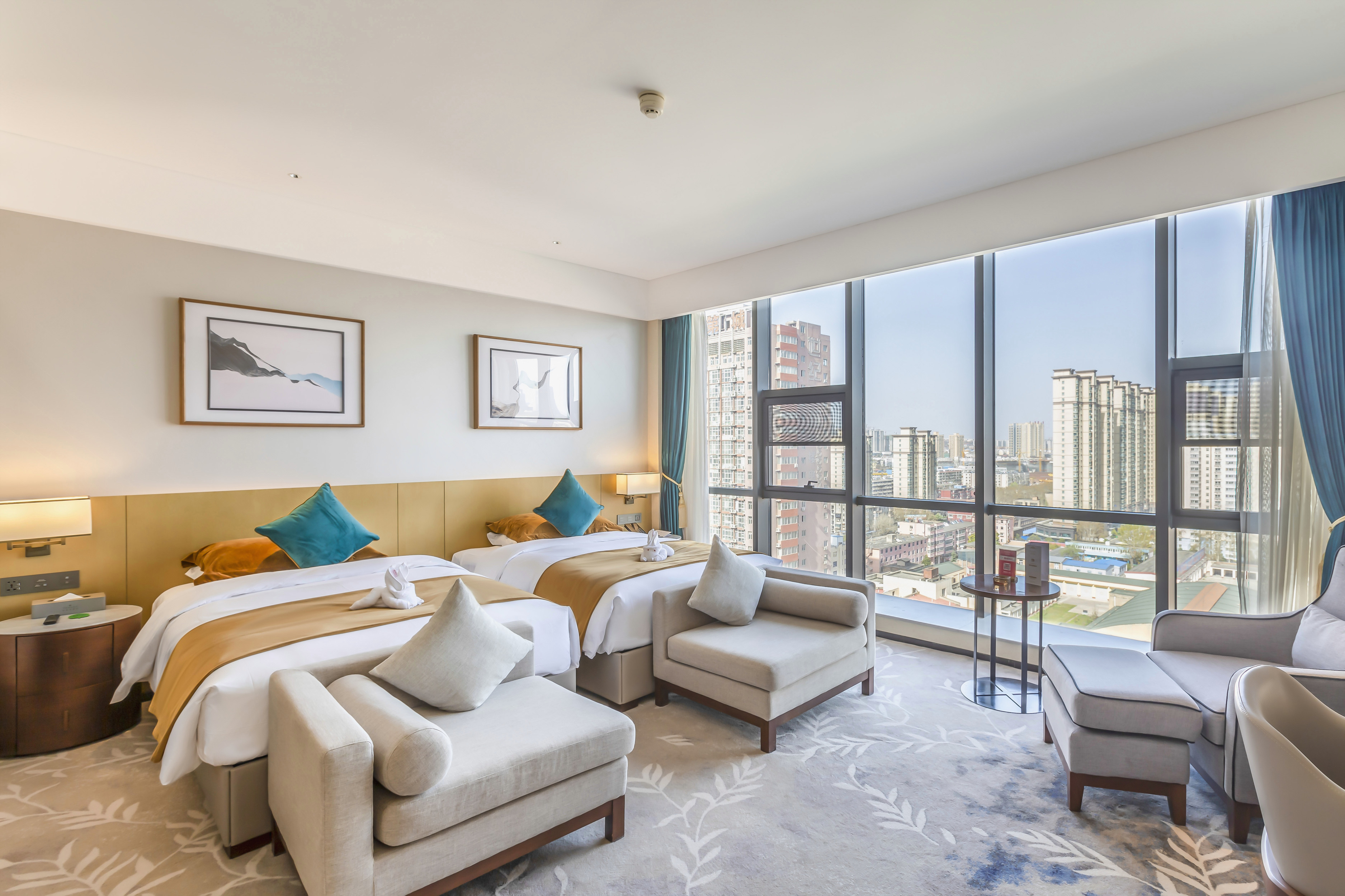 豪华双床房（应天门城景+80支贡缎床品+金可儿床垫）