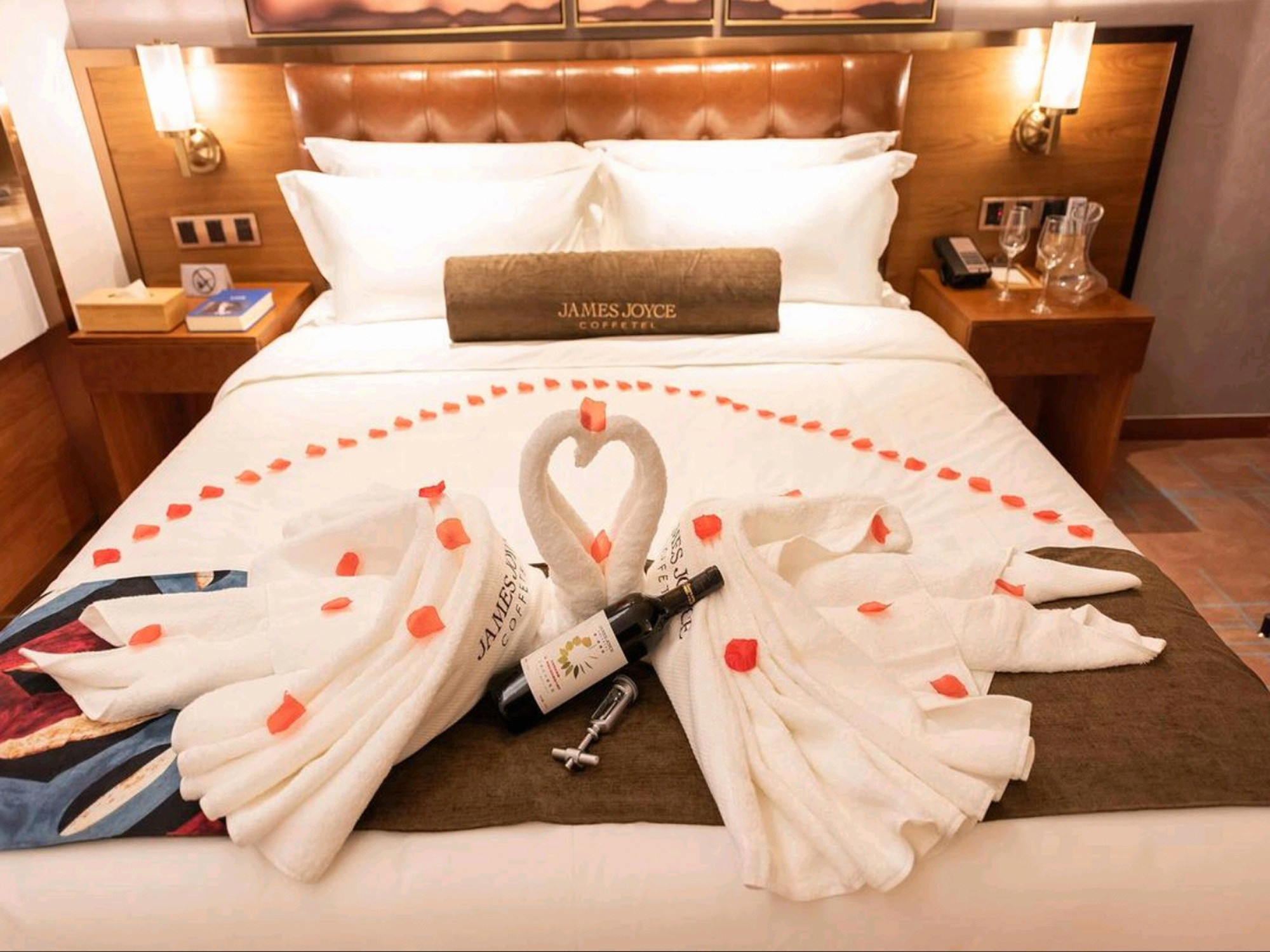 至尊浪漫红酒大床房