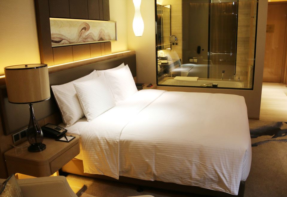 豪華大床房（CBD街景）