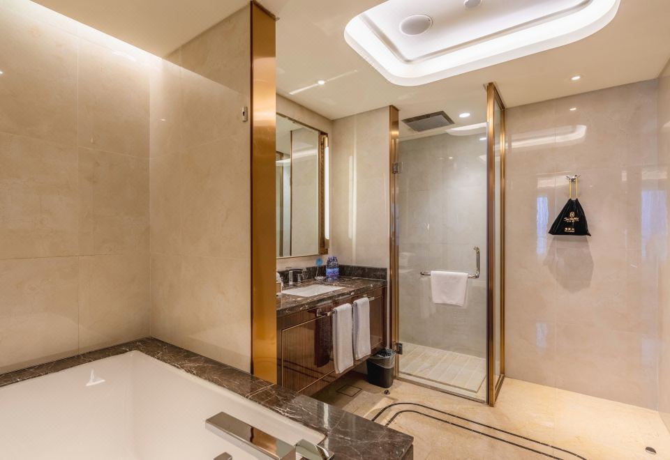 豪华大床房（双洗手间+小会客厅）