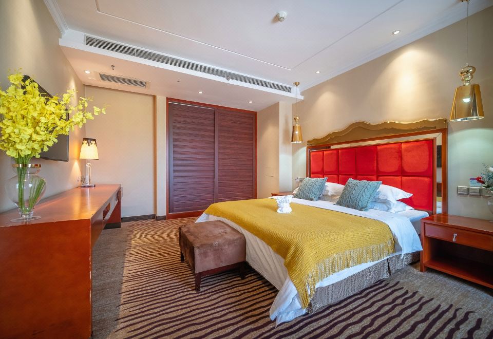 Light Luxury Tub Suite