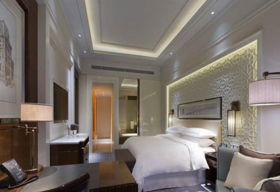 豪華大床房「全景落地窗-漢口CBD景觀」