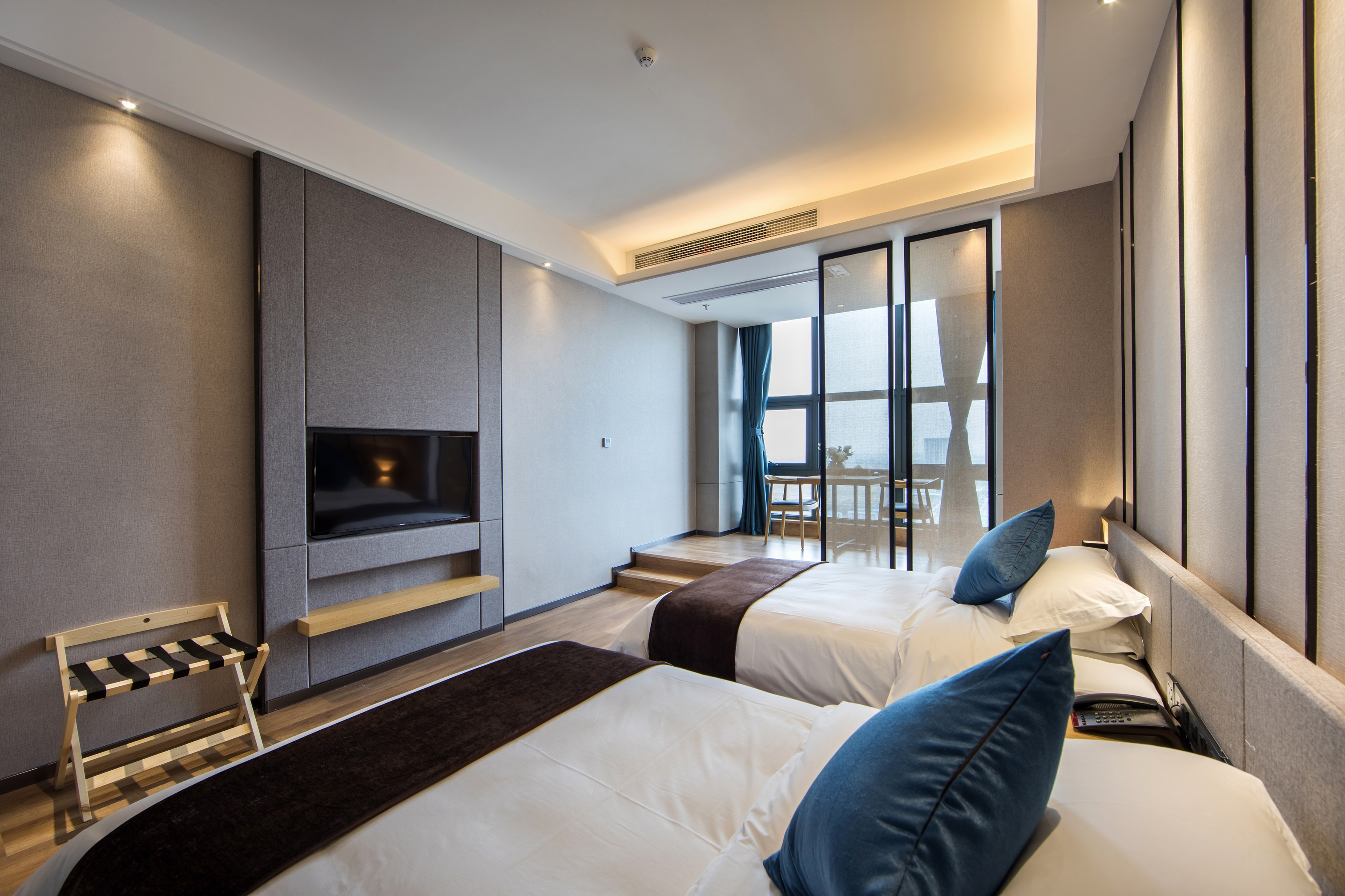 精典双床房（落地高空城景+静逸睡眠）