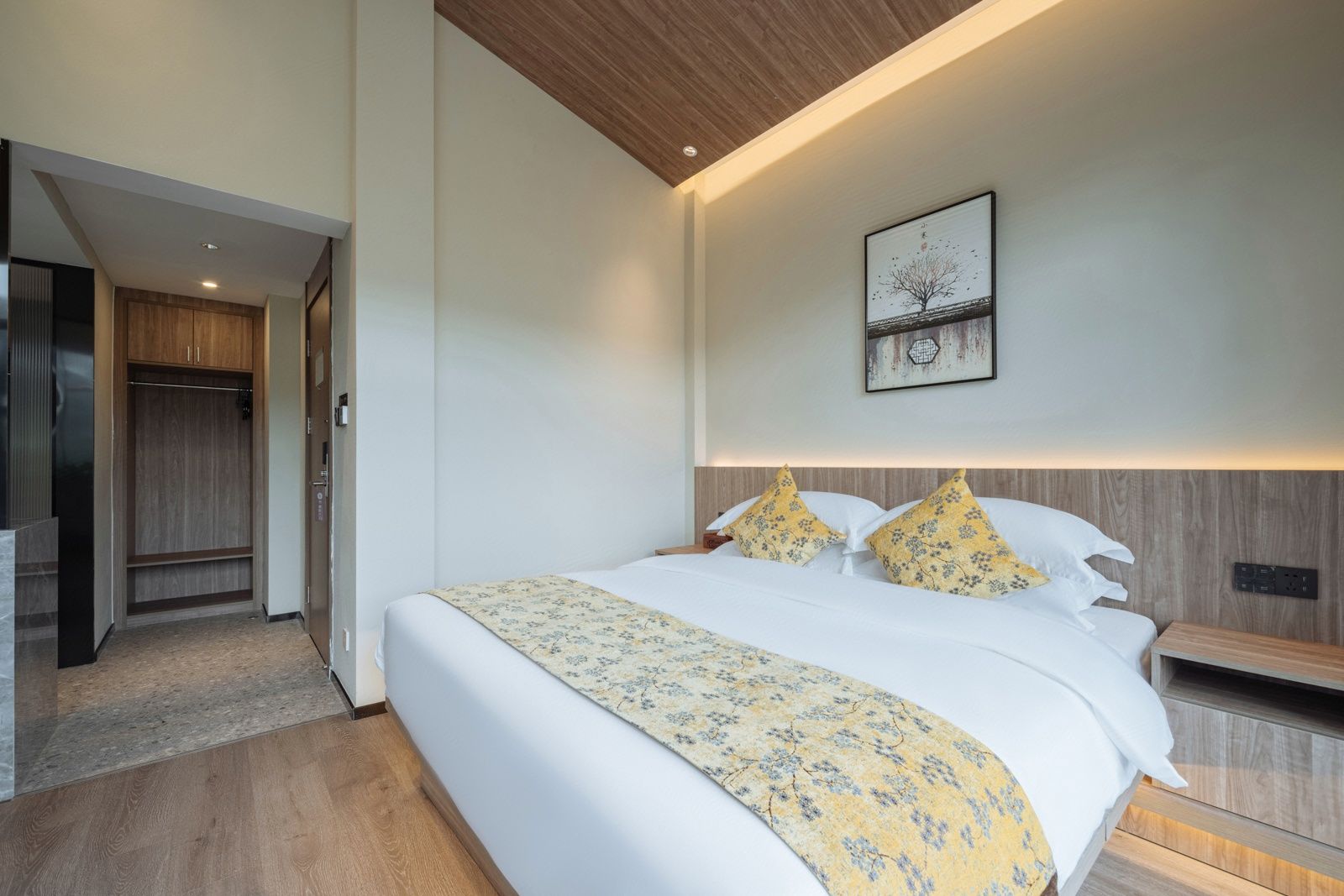 如意大床房（远观山景+草坪景+中央空调+麻将桌）