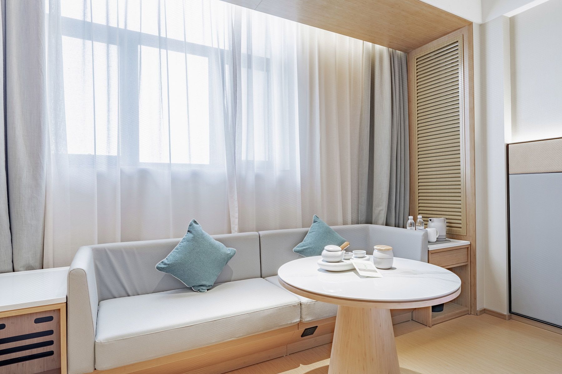 商务大床房（智能客控+深睡床垫深睡枕+手机智能投屏）