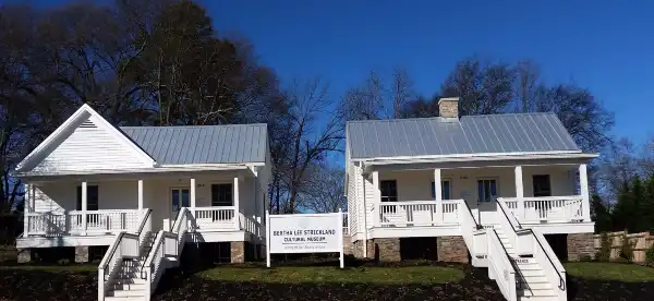 Hotels in Seneca