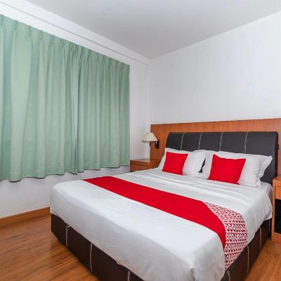 Deluxe Double Room Kupon OYO 90036 Eagle Wood Garden