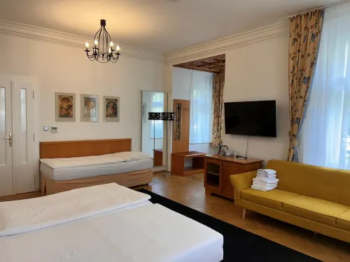 Residence Dykova - Former Pension Jana, Domov Mládeže