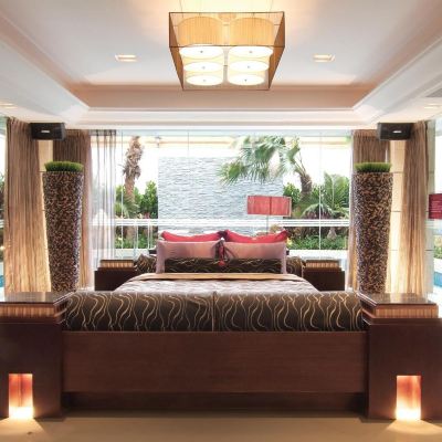 泳池景大號床間 Q Motel 汽車旅館優惠