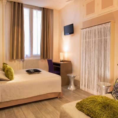 Triple Room Hotel de la Cite Rougemont Paris Promo Code