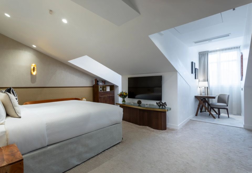 埃菲尔铁塔景观小型特大床套房