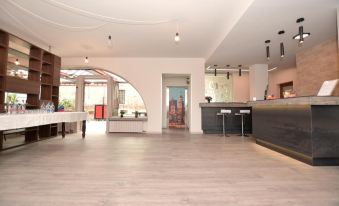 Hotel & Apartments " Perpoin " - Housity
