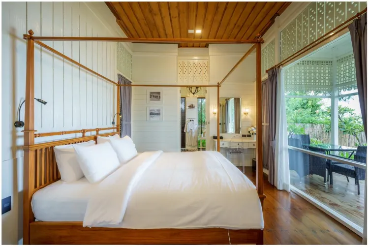 สวีทริมหาด