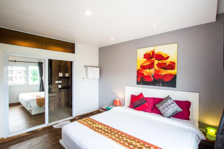 ห้องดีลักซ์ เตียงใหญ่ พร้อมวิวเมือง