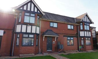 Hills View Apartments - Housity