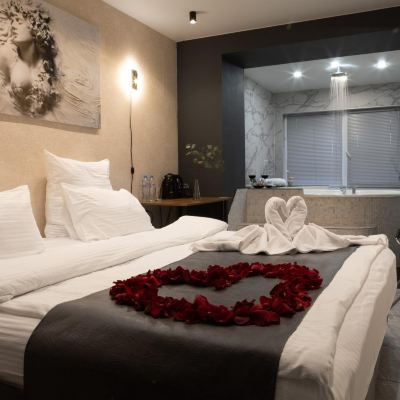 Superior Double Or Twin Room With A Round Bath Z hotel Promo Code