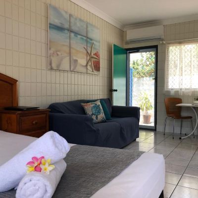 Queen Room with Sofa Tropical Palms Promo Code