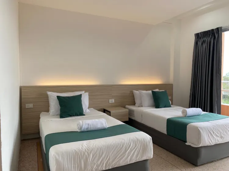 ห้องดีลักซ์ซิงเกิล, เตียงคิงไซส์ 1 เตียง และโซฟาเบด