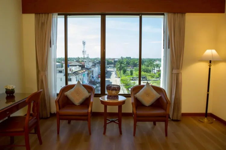 Deluxe Twin With Old Port View